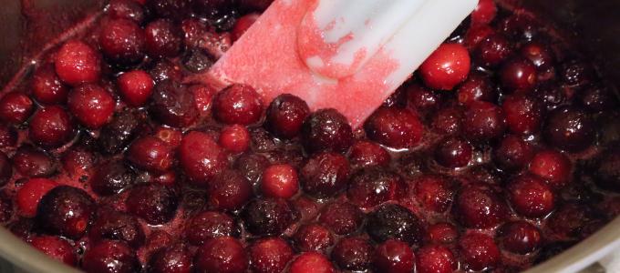 Витаминные заготовки на зиму из королевской ягоды – клюквы