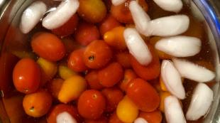 Маринованные «лысые» помидоры на зиму - вкусные, сочные, в меру ядрёные Ингредиенты на восемь порций